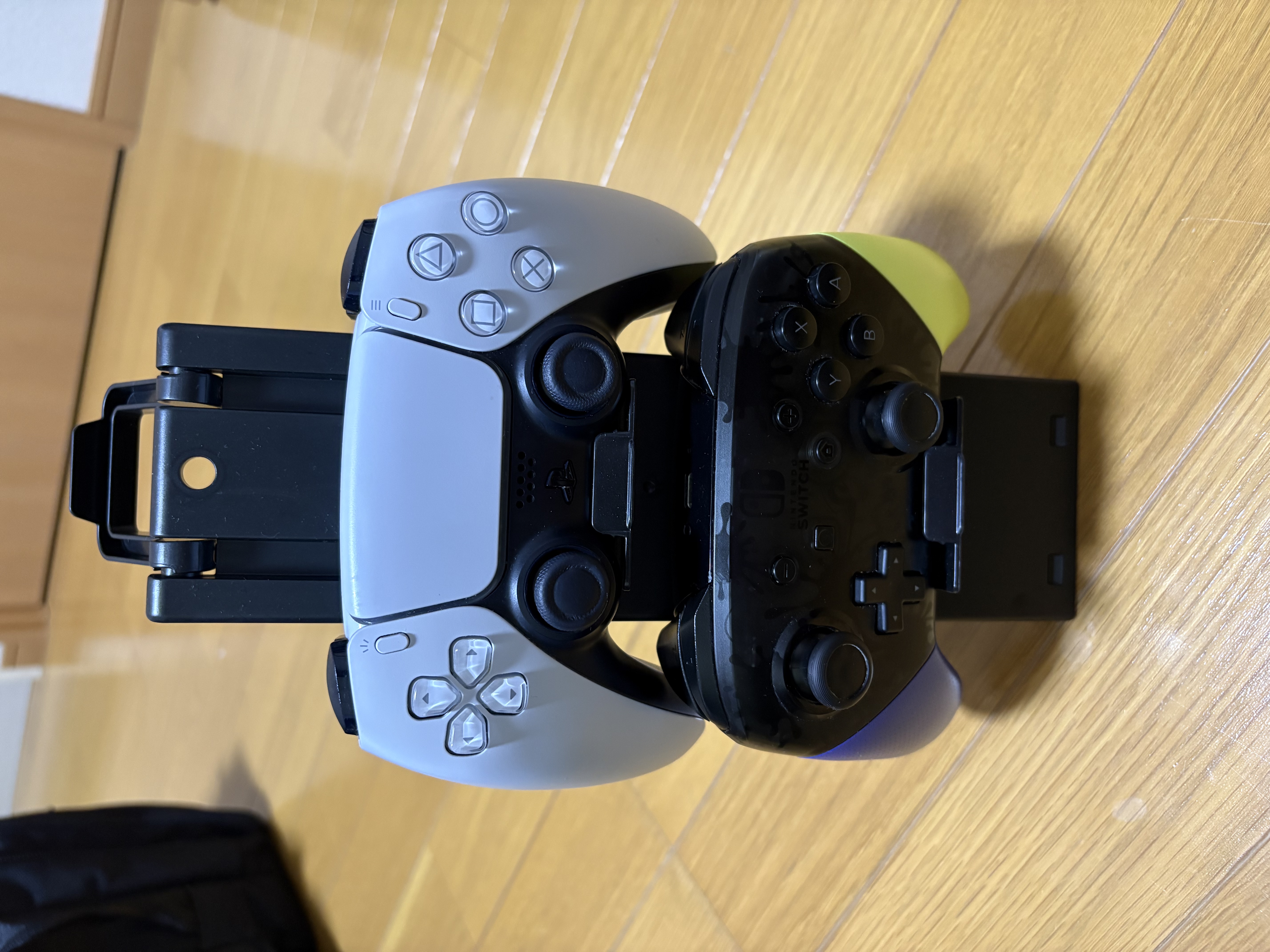 コントローラーを二つ置いた状態